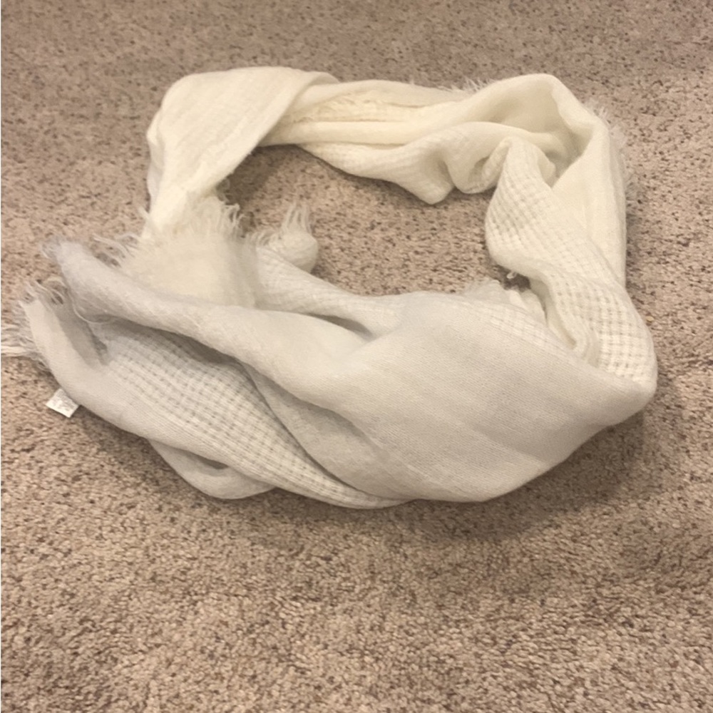White Old Navy Scarf